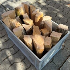 Brennholz Esche Box zu 25kg